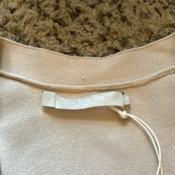 One day grey cropped top - Picture 2 of 4